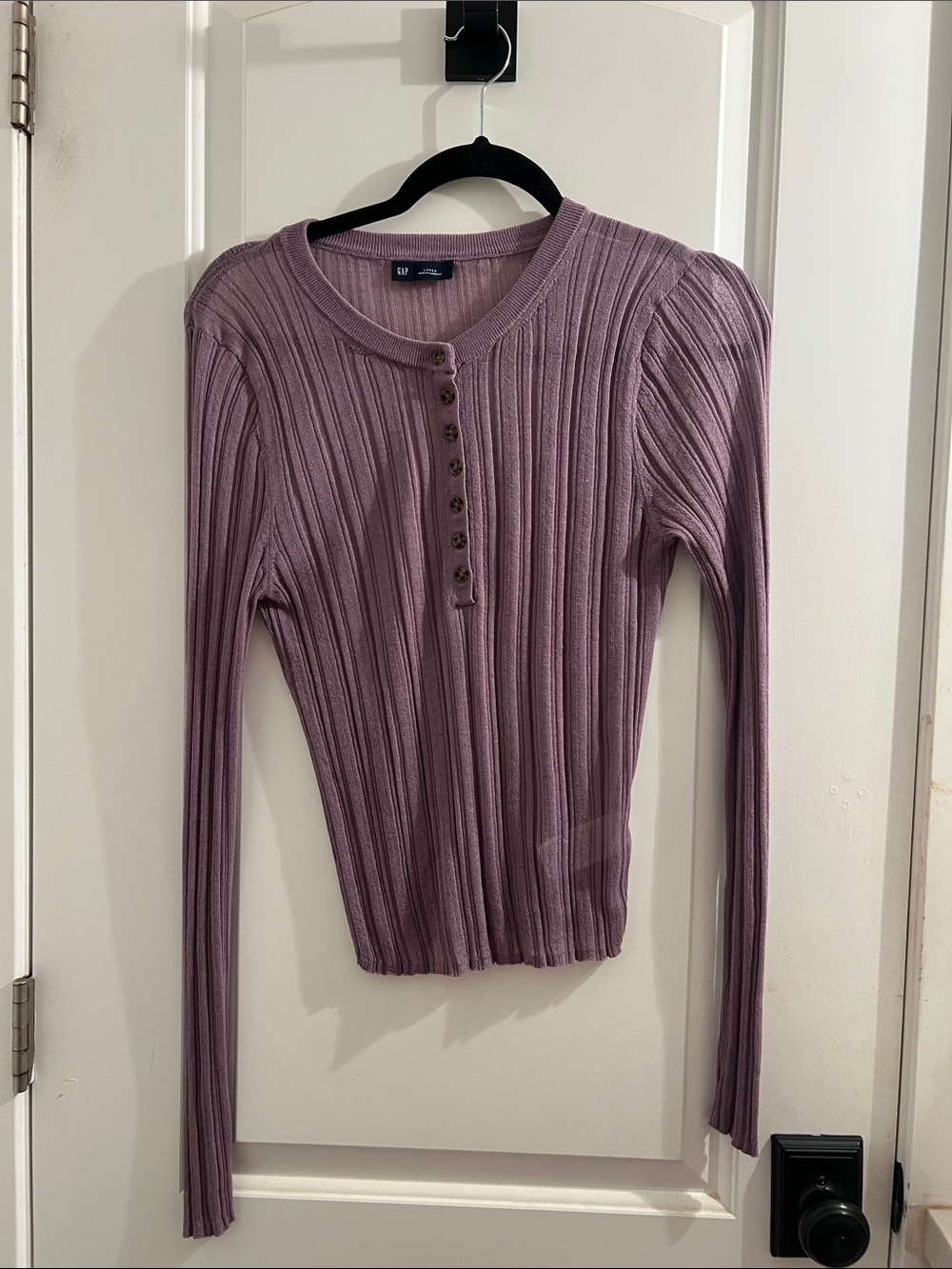 GAP Long-Sleeve Ribbed Henley Top in Dusty Mauve